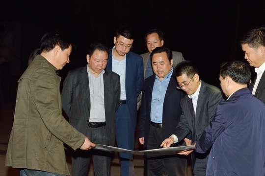 中民投租赁集团董事长兼总裁王蓉,和润集团有限公司董事局主席虞松波