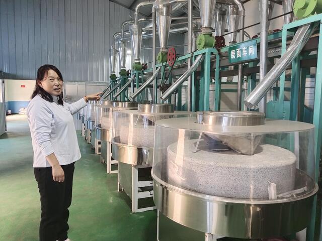 现代化的黑小麦加工车间 朱江淼提供.jpg