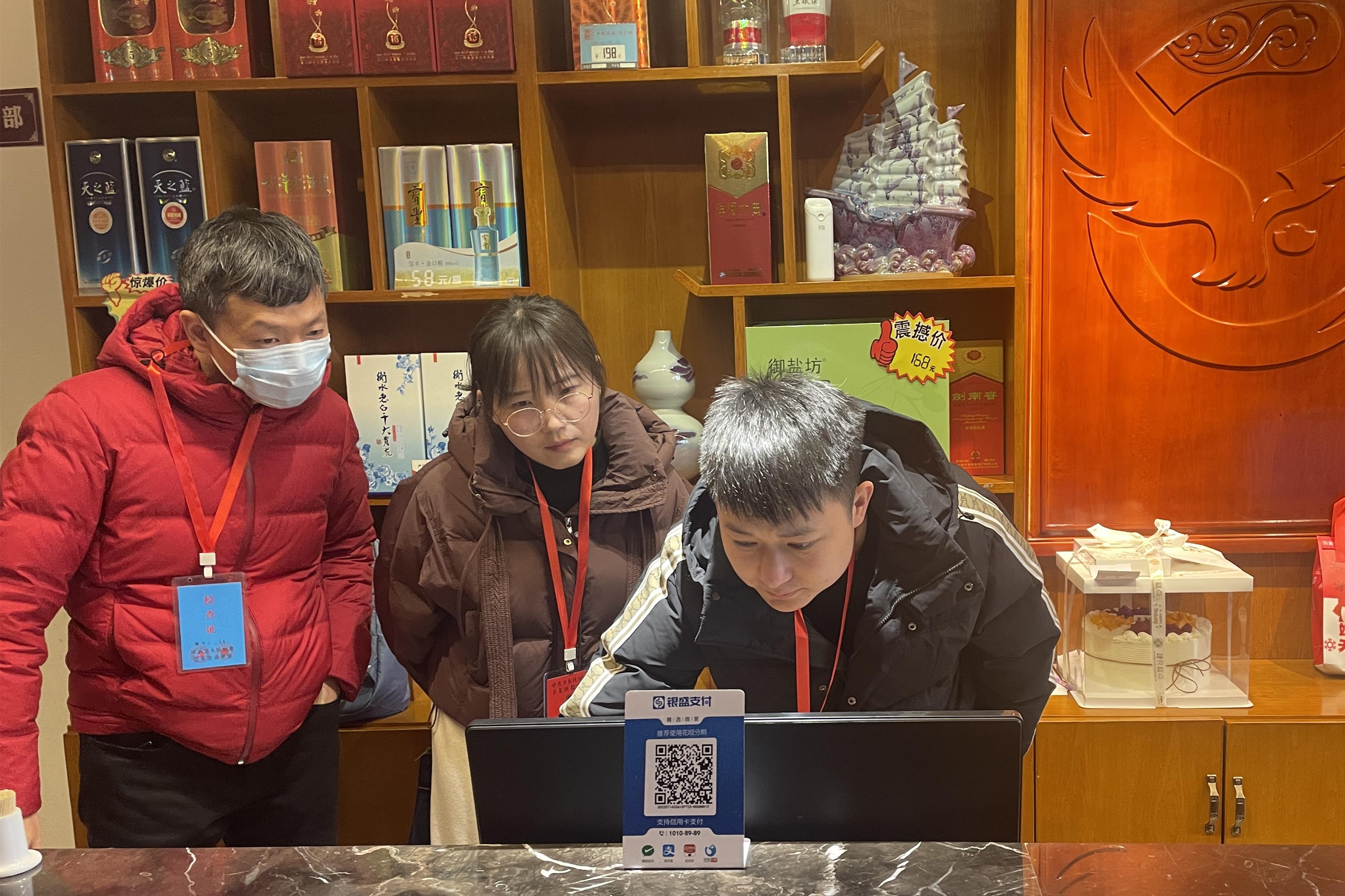 检查组在辖区餐饮门店开展监督检查 宋艳丽提供.jpg